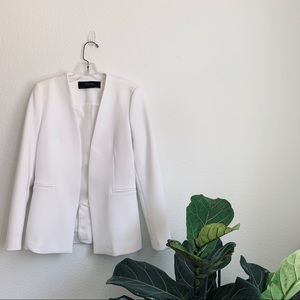 Chic white blazer by Zara Basic Collection.